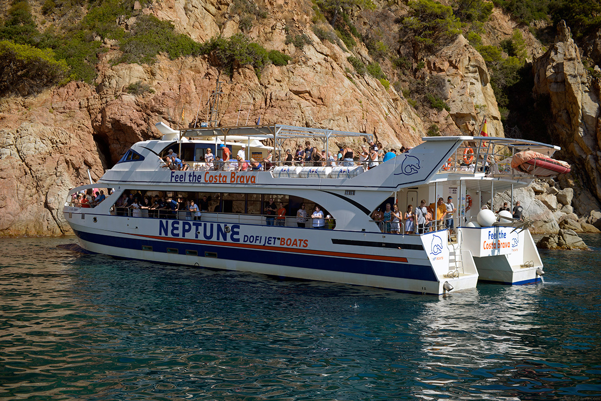 Båtresa längs Costa Bravas kust